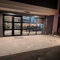 駅近で洗練されたモダンな佇まい