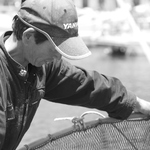 糸島半島の漁港で水揚げする漁師さんから直接買い付け。毎日料理長が活魚を運んできます。