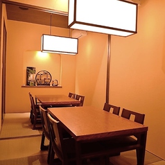 テーブル個室／お部屋の大きさを変えられる個室です。接待や記念日使いなどにぜひ。