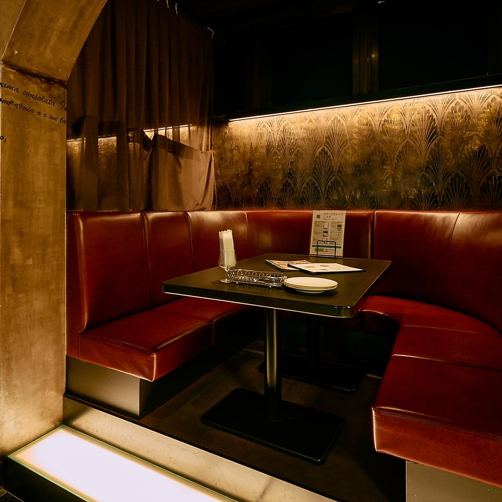 ソファタイプの半個室も人気！5部屋あるので比較的予約が取りやすいです♪