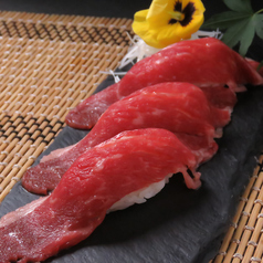 一番人気！！静岡そだちの肉寿司(三貫)