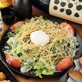 料理メニュー写真&nbsp;温玉乗せパリパリシーザーサラダ