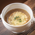 料理メニュー写真&nbsp;オニオングラタンスープ