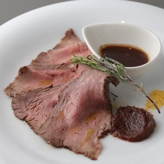 ～赤ワインで漬け込んだ～ 黒毛和牛のローストビーフ