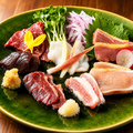 料理メニュー写真&nbsp;馬刺と知覧どりの盛り合わせ[七点盛り(1人前)]