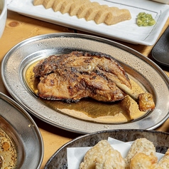 注文率100%！自慢の特製スパイスで味付けした骨付鳥！