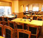 テーブル席は約130席ご用意。デート、女子会にもどうぞ