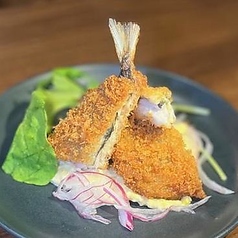 大きなアジフライ　いぶりがっこ燻製タルタル