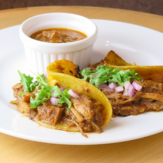 豚肉の旨味がぎゅっと詰まったビリヤタコスの写真