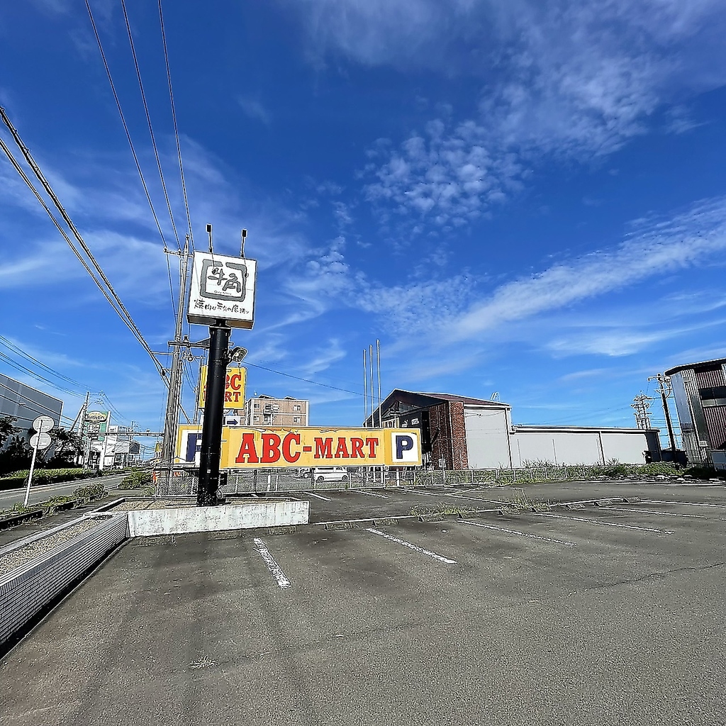 専用駐車場が完備されていてアクセス楽々♪気軽に立ち寄れて家族や仲間と焼肉を楽しめる便利さが良き