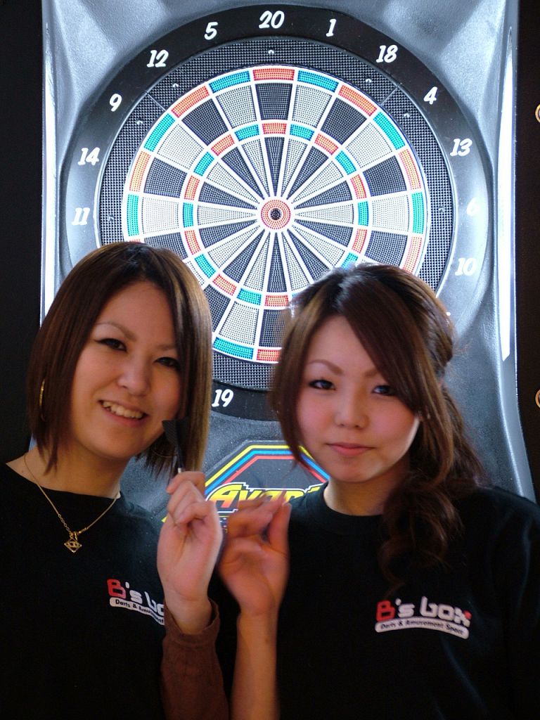 ダーツを楽しみながら種類豊富なお酒を☆気さくなスタッフもいます♪