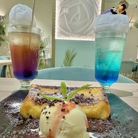 カフェフロアはお子様連れやご家族でも安心。