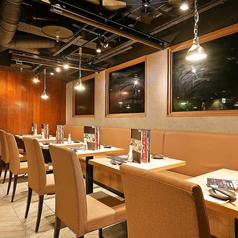 【2名様～4名様向けのテーブル席】お仕事帰りや少人数でのご宴会にぴったりなお席です。