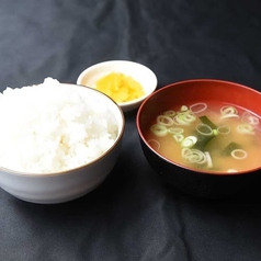 めし　中　味噌汁・沢庵付