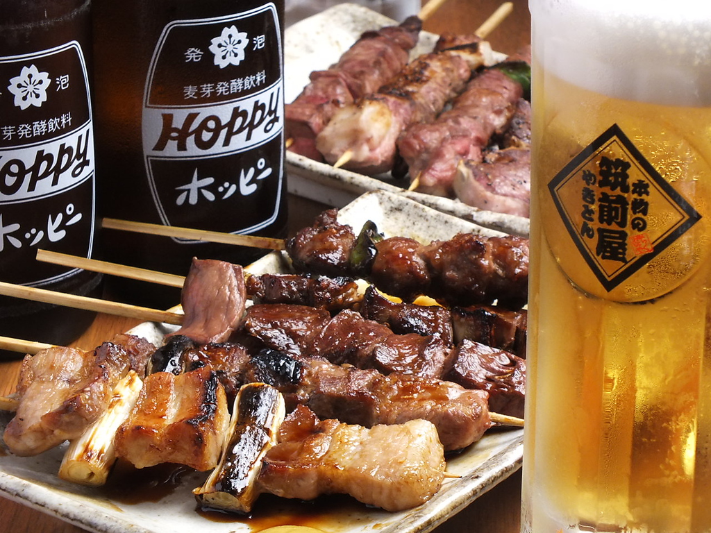 国産の豚&鶏をこだわりの備長炭で焼き上げます。博多味噌だれや自家製タレが決め手！