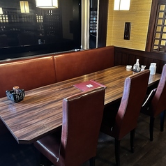 1名様から6名様までお座りいただけます。