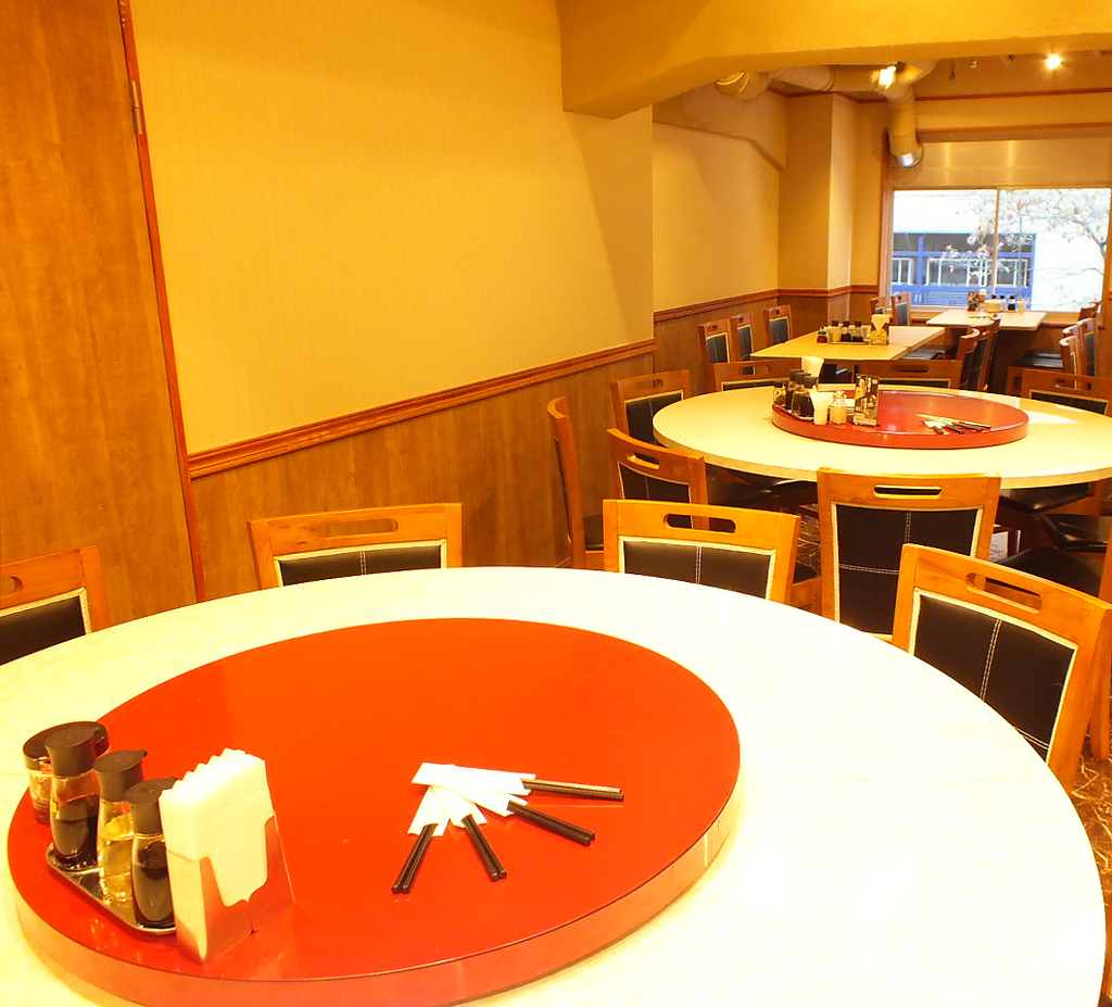 人気の円卓席。会社の宴会や接待、プライベートの飲み会や合コンにもどうぞ☆