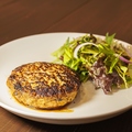 料理メニュー写真&nbsp;”迷ったらまずはこれを”ハンバーグ