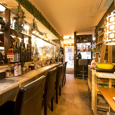 店内最大20名様まで貸切利用可能となっております。お気軽にご相談ください。日祝は定休日ですが、ご相談いただければ営業いたしますのでお気軽にお問い合わせください。