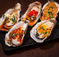 生牡蠣の殻焼き五点　五種味盛り合わせ