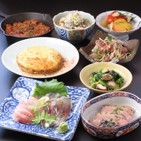 小皿料理やメインの逸品をご用意しております。