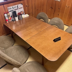 小上がり6名掛けテーブル席×1卓、4名掛けテーブル席×2ご用意しております