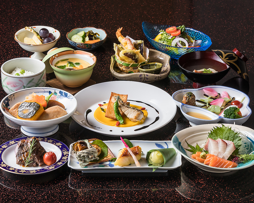 お集りのお食事にどうぞ、会席料理「竹コース」　税込み6500円（個室に。3日前迄ご予約願います。）