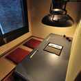 お2人が横並びでお座りいただける、ペアシートの完全個室を3部屋ご用意。趣のある和の雰囲気の中で、プライベートなひと時をお過ごしください。人気のお席につき、早めのご予約をおすすめいたします。