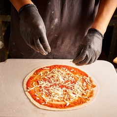 石窯で焼き上げる特大もっちりPIZZAがALL550円(税込)★