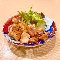 食べ応え抜群の焼きたてのホルモンMIX焼肉660円 (税込)