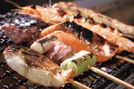 我屋名物の魚串！！旬の魚から定番の魚介類をオーダーをいただいてから焼き上げます。1本から。