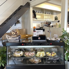 ショーケース内のケーキ