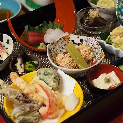 素材の味を最大限に活かした和食の店。無添加の優しいお料理をお楽しみください。