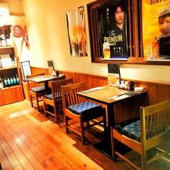 2名席のテーブルは仕事帰りにフラッと寄られた方がお食事と美味しいお酒をがっつり楽しみたいときにご利用いただいてます。カウンターからもすぐ見える場所にあるので注文もスムーズに出来お客様のペースで楽しめるお席になっています♪