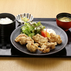 鶏の唐揚げ定食