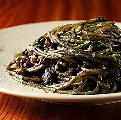 イカ墨の生パスタ　キッタラ