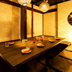 当店は、和の趣を感じる個室が魅力の居酒屋です。おしゃれな空間で、美味しい料理とお酒を楽しんでください。