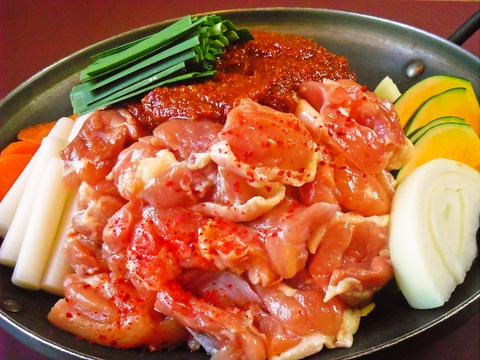 和をベースにした親しみやすい韓国料理のお店。心温まる韓国の家庭料理が堪能できる。