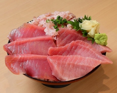 まぐろ三色丼