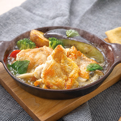 グリルチキンの菜園風アヒージョ