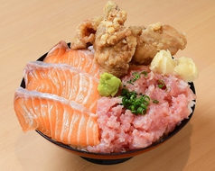 サーモン・ねぎとろ・唐揚げ丼