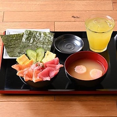 ネタが選べる！お子様3食丼　※おもちゃ付き