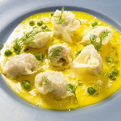 海老と豚、新玉ねぎを包んだ ワンタンラビオリ 南瓜のクリームソース