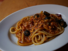 ピリ辛魚介トマトソースパスタ