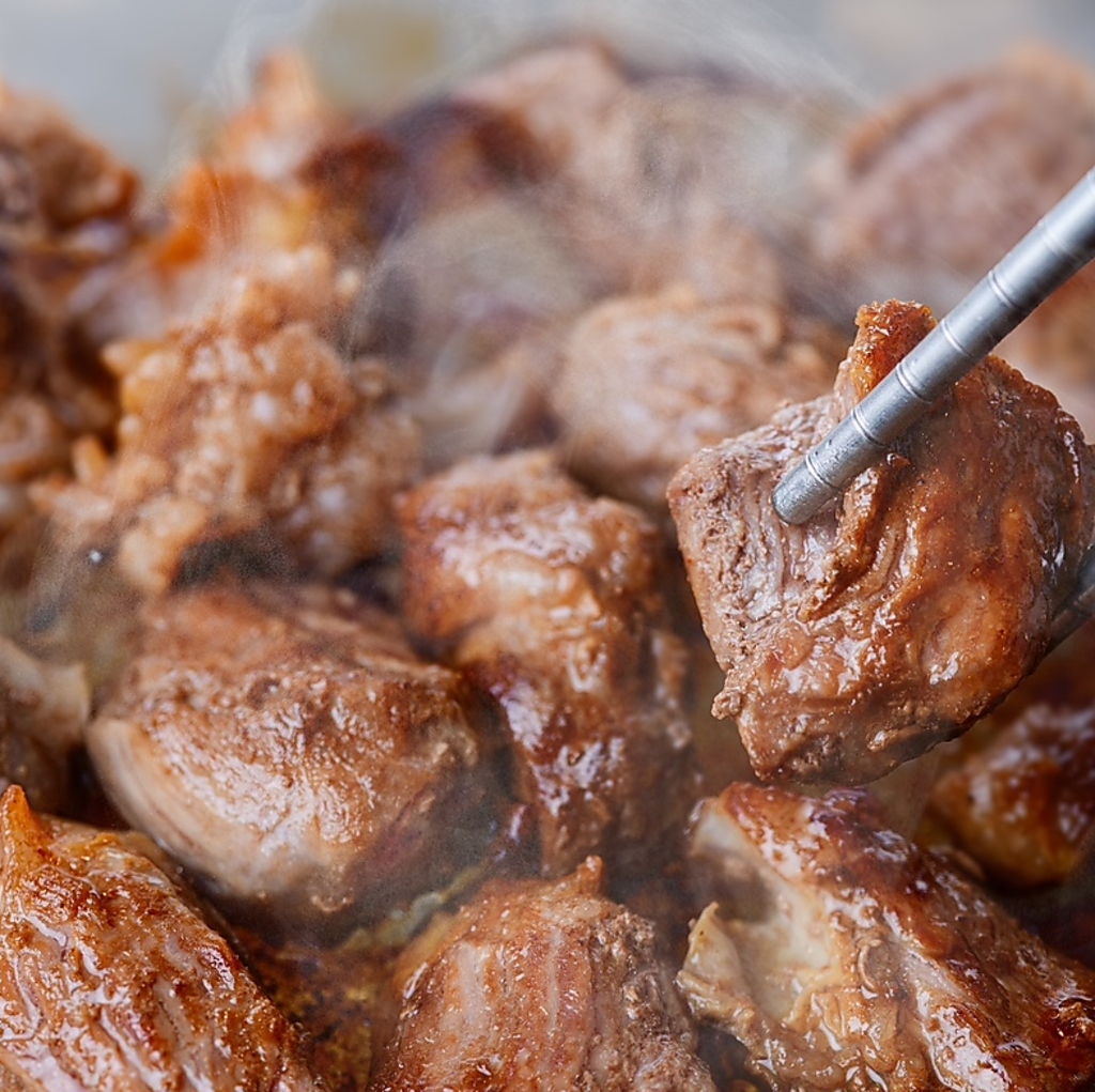 目の前でジュージューと焼く光景は食欲をそそります。
