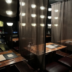 人気の小上がり掘りごたつ席!2名、4名、6名、最大12名様まで対応可能!お隣とカーテンで仕切りを入れれます!