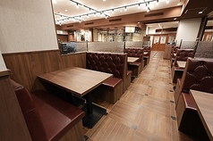 2名様～少人数でご利用可能な広々としたテーブル席を多数ご用意しております。ゆったり寛げるテーブル席は、デート、少人数のお集まりに最適☆