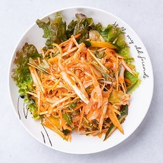 【本場屋台の味】野菜と混ぜてさっぱりと!こだわりのイカ刺し