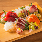 新鮮な魚介類を使った料理は、濃厚な旨みと繊細な味わいが特徴です。