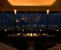 3面ガラス張りの店内